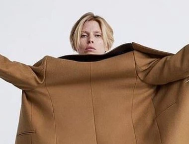 Εξοργίζει ο τρόπος που παρουσιάζει επώνυμη εταιρεία ρούχων τα προϊόντα της - Ξεσηκώθηκε το κοινό της εταιρείας (φωτο)